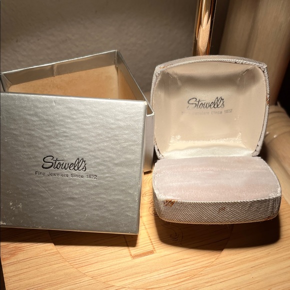 Authentic VERY Vintage Stowell’s Jewelry Ring box! SEE DESCRIPTION